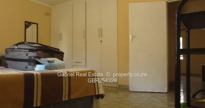 Stunning 6 Bedroom Manor In Carrick Creagh Estate - 1 Acre