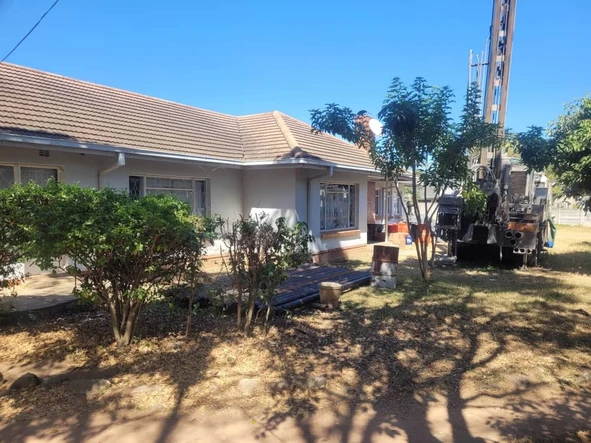 GREENDALE (GREENGROVE)  4 BEDROOMED HOUSE FOR SALE Close to Harare dr