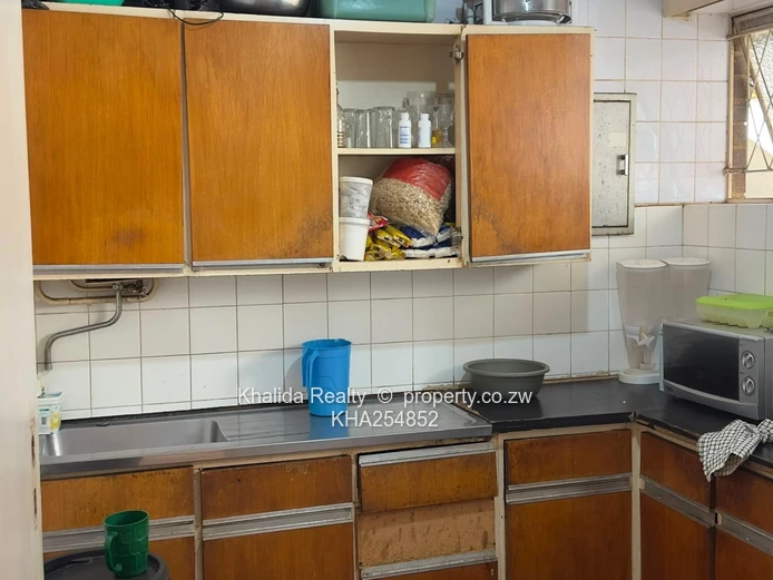 Livingston Avenue Ground floor 1-Bedroom Apartment for Sale - Colleen Court (Sole Mandate)