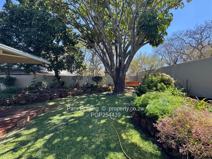 Newlands – Spacious 3 Bedroom Townhouse In Exclusive Complex