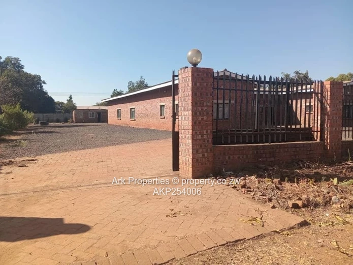 Warehouse To Let in Norton
