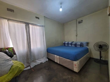 2 Bedroom Flat & Apartment