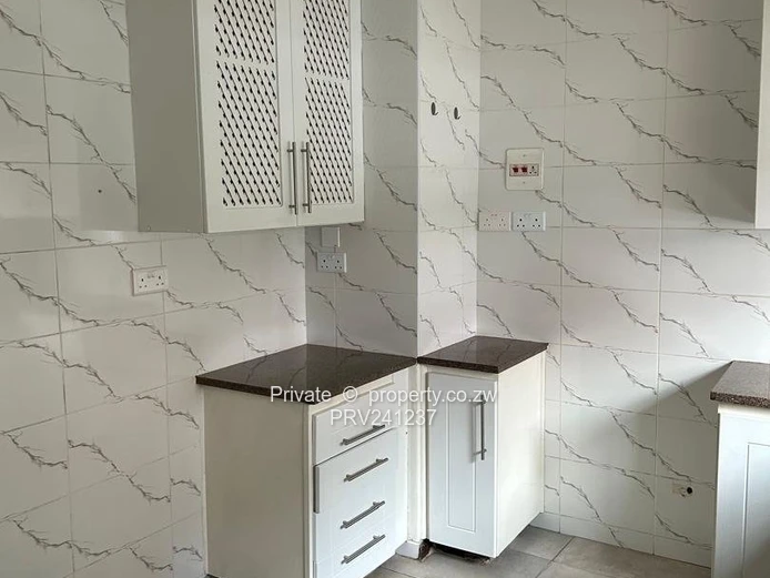 Duiplex Garden 2-Bedroom Unit in Avondale/Emerald Hill