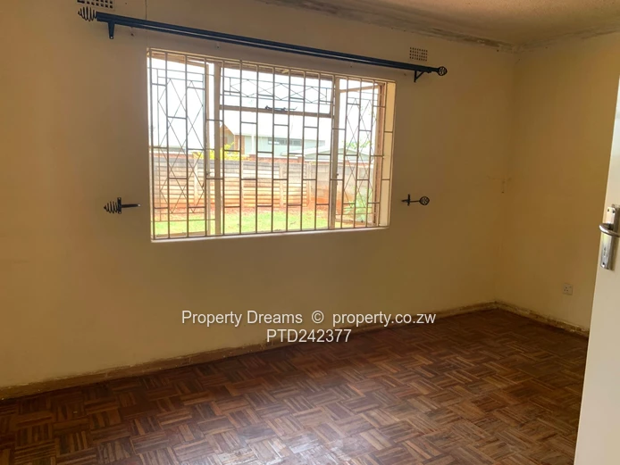 Westgate Area D 2-Bed Brick Home — Parquet Floors & Garage