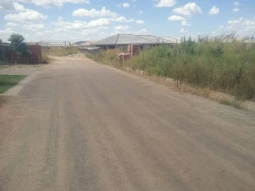 Stand for sale in nyabira ( leengate)