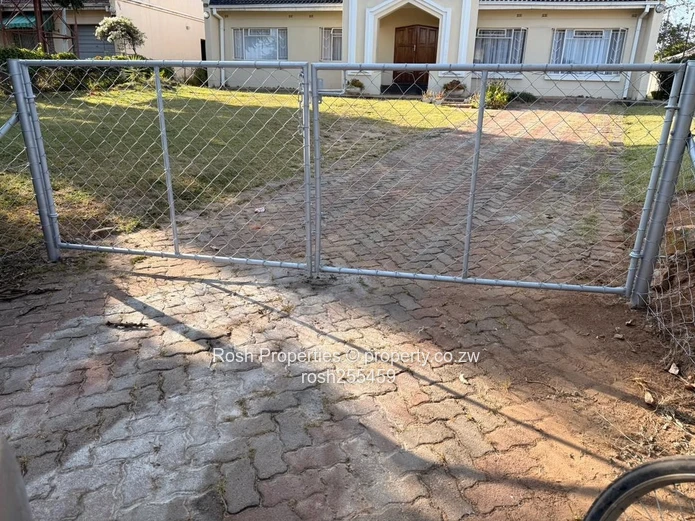 **3-Bedroom Garden Flat for Sale in Greendale North! **