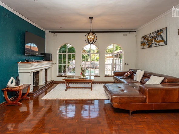 6 Bedroom House
