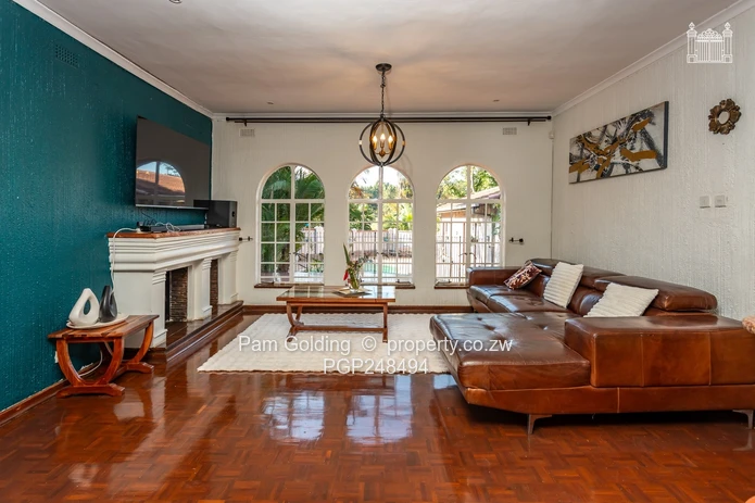 6 Bedroom House With Excellent Water (Sole Mandate)