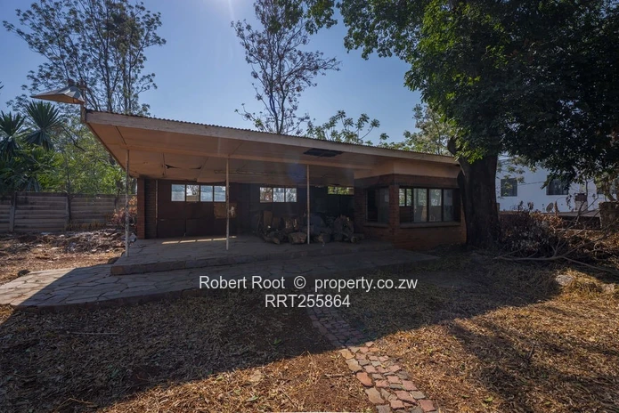 PRIME 5,384m CORNER PROPERTY - ED Mnangagwa Road & Glenara Avenue