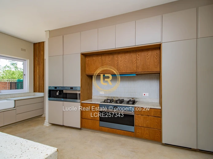 Luxury Living In Helensvale | Fully Furnished Home