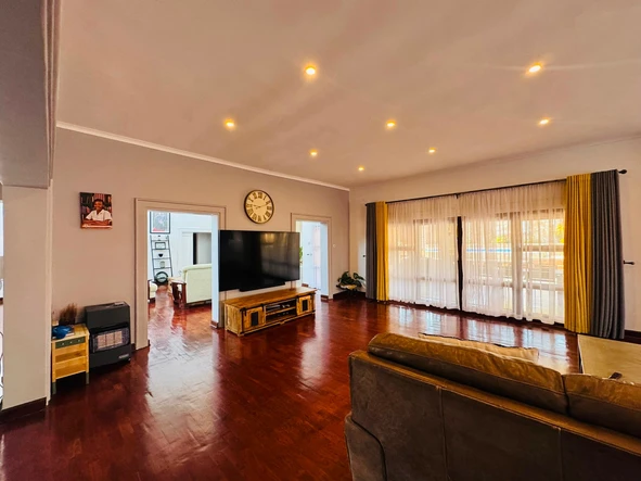 5 Bedroom House