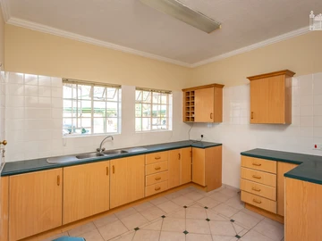 4 Bedroom Garden Flat