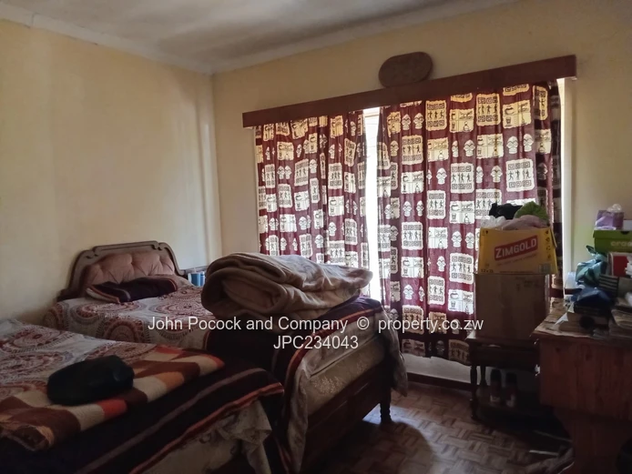 A  3-bedroom home with alot of potential in Morningside