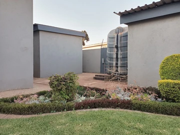 3 Bedroom Flat & Apartment