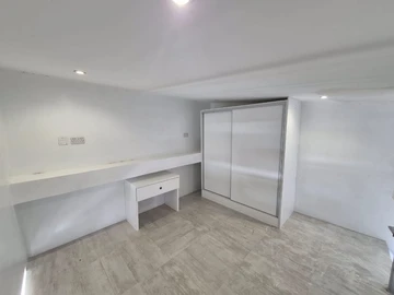 Flat & Apartment