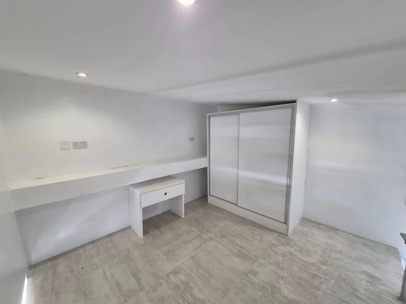 Flat & Apartment