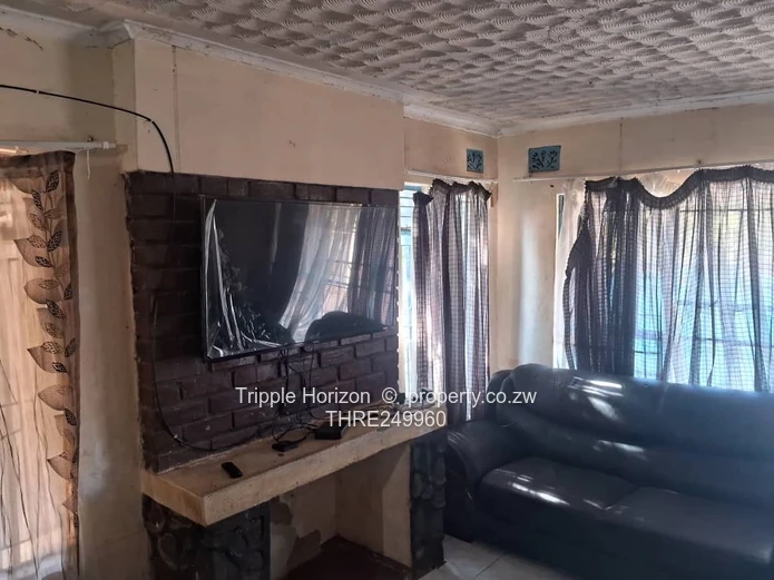4-Bed House in Kuwadzana – Paved Carport & Electric Gate