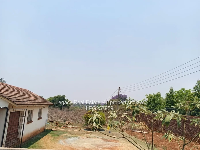 Borrowdale, Harare North – 4000 m2 Stand on Tarred Road ,septic and a borehole