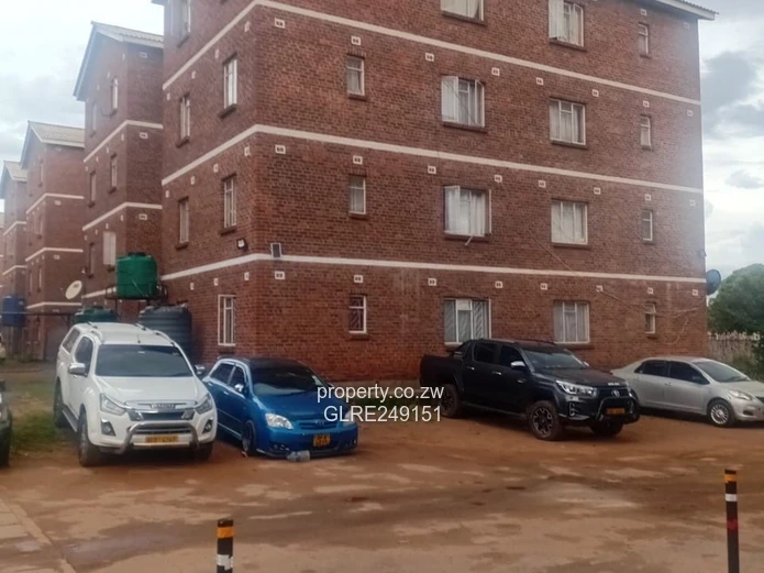 Willowvale 2-Bed Flat – Brick Block with Secure Parking