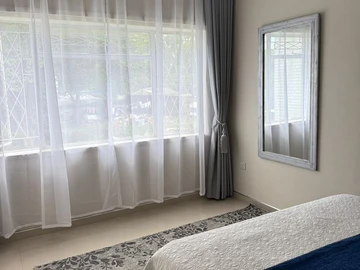 2 Bedroom Flat & Apartment