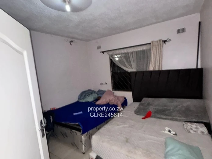 Stylish 4-Bed in Madokero - Borehole & Island Kitchen