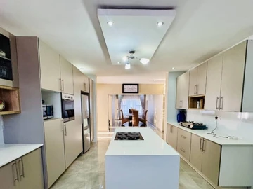 6 Bedroom House