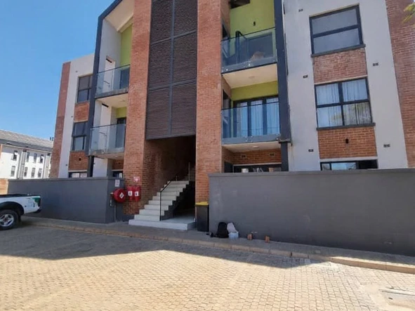 2 Bedroom Flat & Apartment