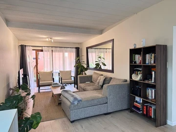 2 Bedroom Flat & Apartment
