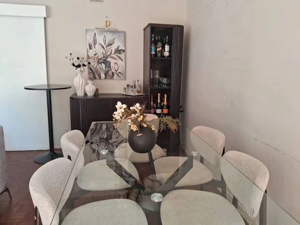2 Bedroom Flat & Apartment