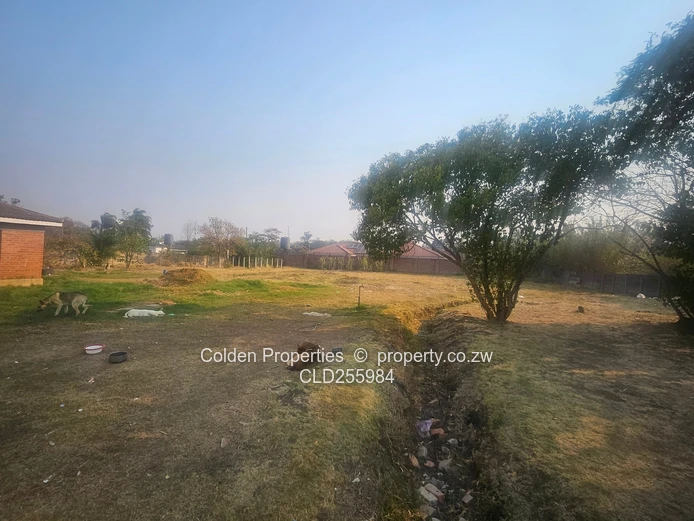 Highlands 5-Bed Townhouse on 3850m² with Borehole & Tanks