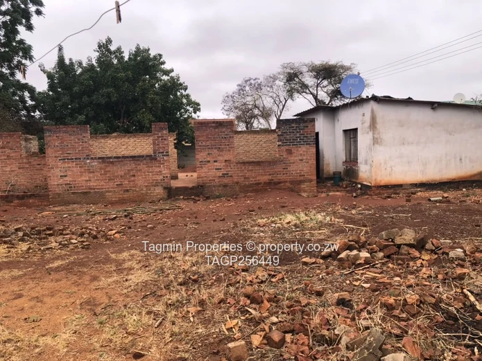 *?? HINTONVILLE, CHEGUTU - 3430SQM COMMERCIAL STAND - $95K*  Walled | Title Deeds | Near ZRP Police 