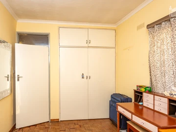 3 Bedroom Flat & Apartment