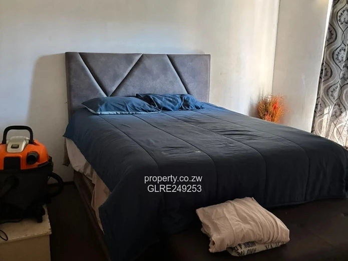 Secure Ground-Floor 3-Bed Avondale Flat with Borehole