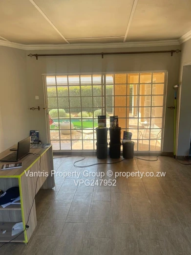 Pomona office to let