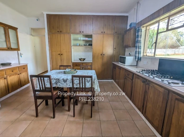 Spacious Family Home With Self-Contained Cottage