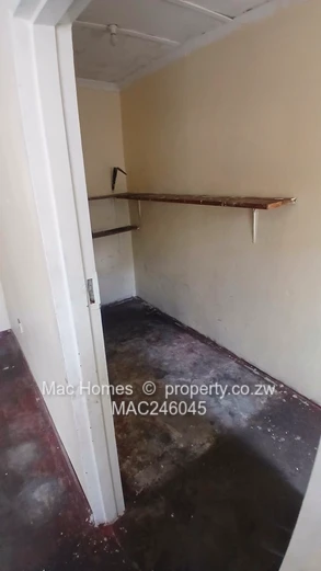 4-Bed Home for Rent in Zengeza — Spacious 750m² Plot with Fireplace