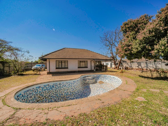 Renovator’s Dream In Prime Haig Park Location!