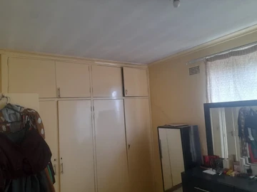 2 Bedroom Flat & Apartment
