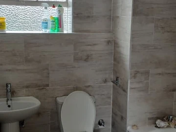 2 Bedroom Flat & Apartment