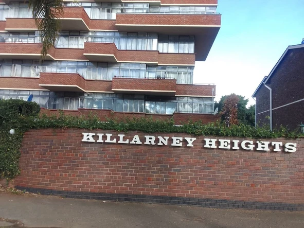 2 Bedroom Flat & Apartment