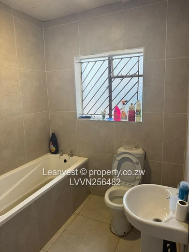 Bloomingdale 3-Bed: Fitted Kitchen, Main En-suite & Driveway