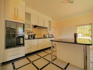 3 Bedroom Flat & Apartment