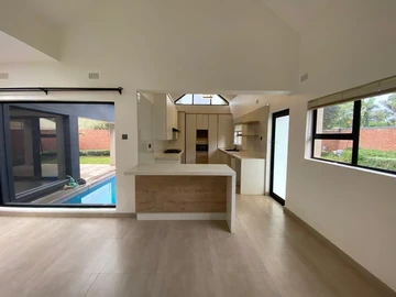 4 Bedroom Flat & Apartment
