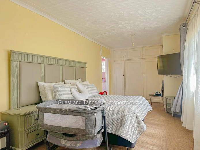 Spacious 3-Bedroom House for Sale Near Harare – Ensuite, Borehole and Staff Quarters in Emerald Hill