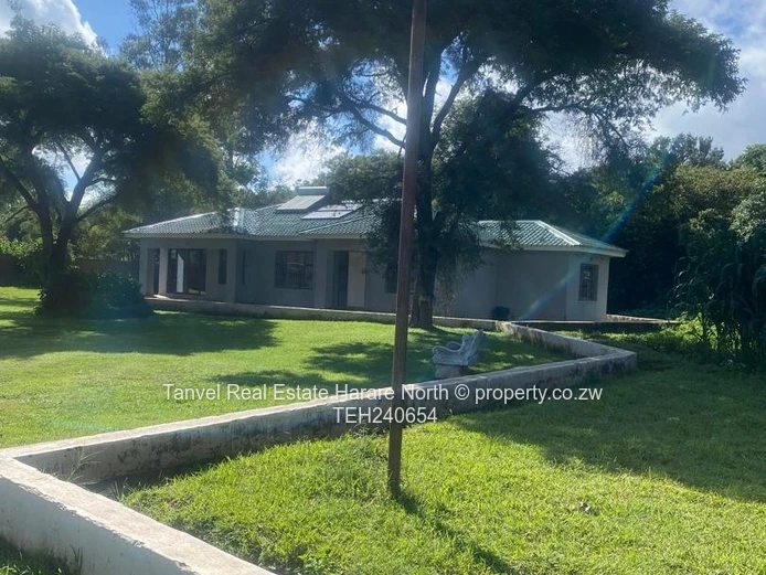 2 beds apartment  Carrick Creagh Estate Borrowdale.  Available 1st March 2026.  Fitted Kitchen.