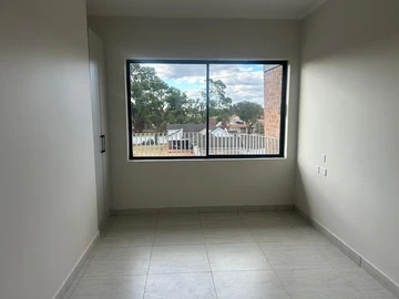 2 Bedroom Flat & Apartment
