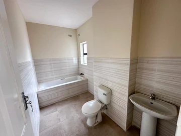 2 Bedroom Flat & Apartment