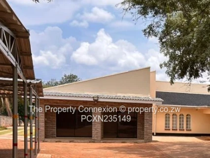 Luxury Rental Property in Helensvale, Borrowdale