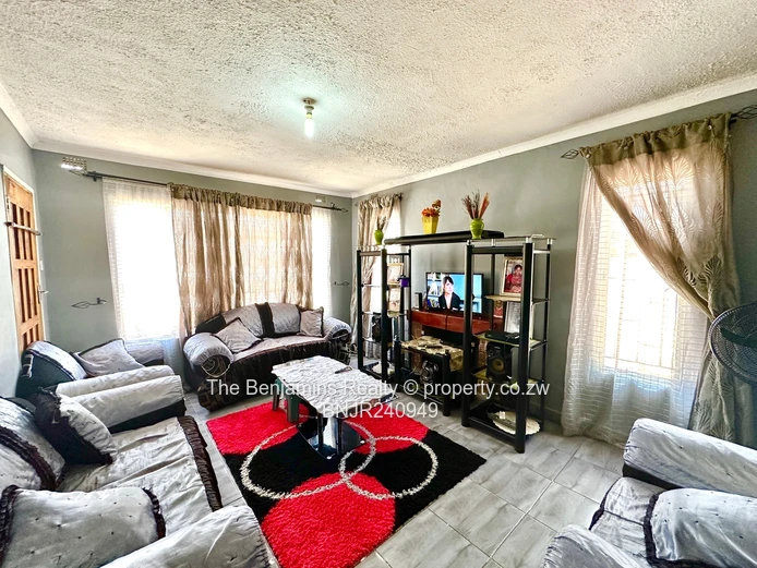 Budiriro's hidden gem - 4-bed beauty with style and space! (Sole Mandate)