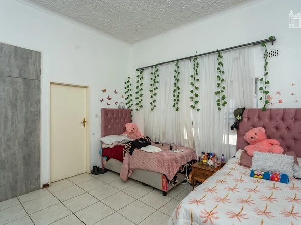 10 Bedroom House